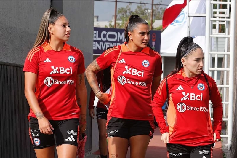 La Roja Femenina jugará ante Venezuela para el inicio de la Liga de Naciones de la Conmebol. Javiera Grez (a la derecha), vuelve a un escenario que le trae ingratos recuerdos. Foto: Comunicaciones/FFCh