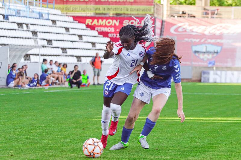 Mary Valencia, en acción durante el amistoso ante SE AEM. Foto: Comunicaciones/FFCh.