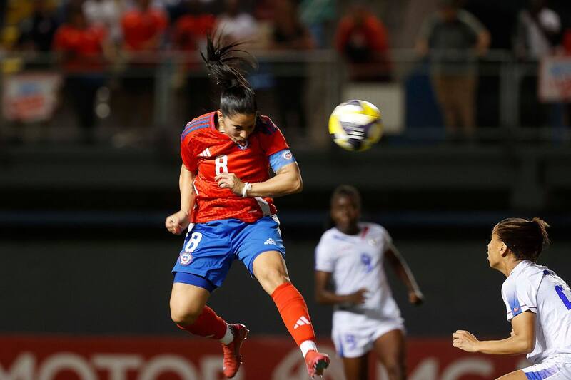 Karen Araya llegó a los 100 partidos con La Roja. Foto: Comunicaciones/FFCh