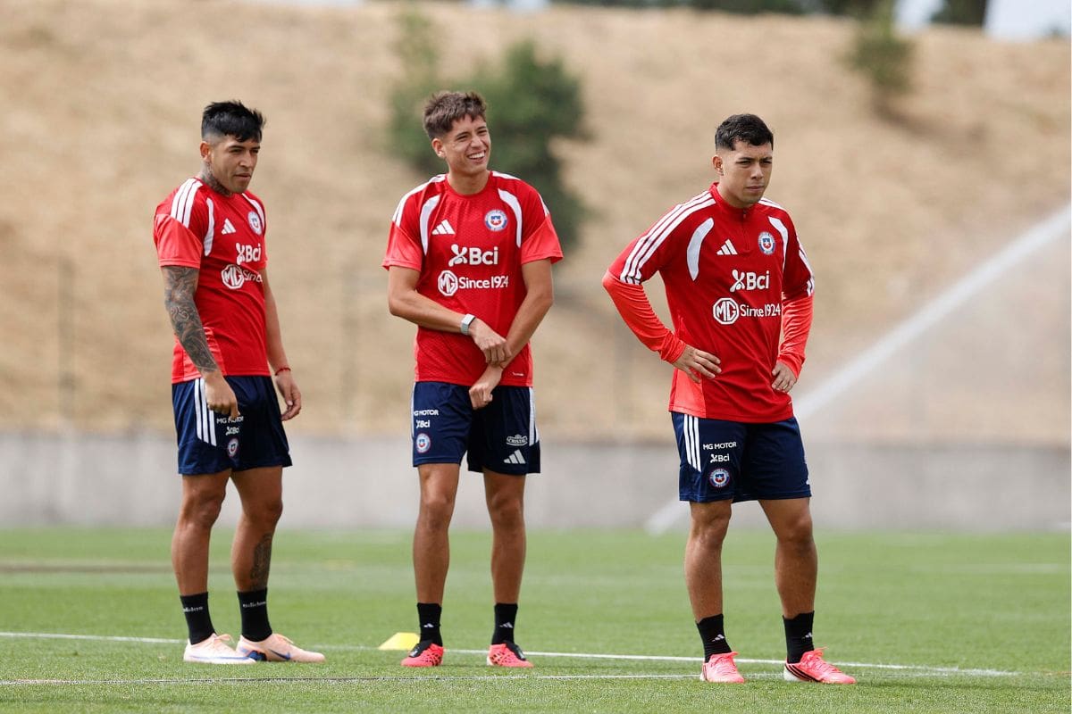 La Roja, en un entrenamiento previo al partido ante Portugal de este sábado. Foto: Comunicaciones/FFCh