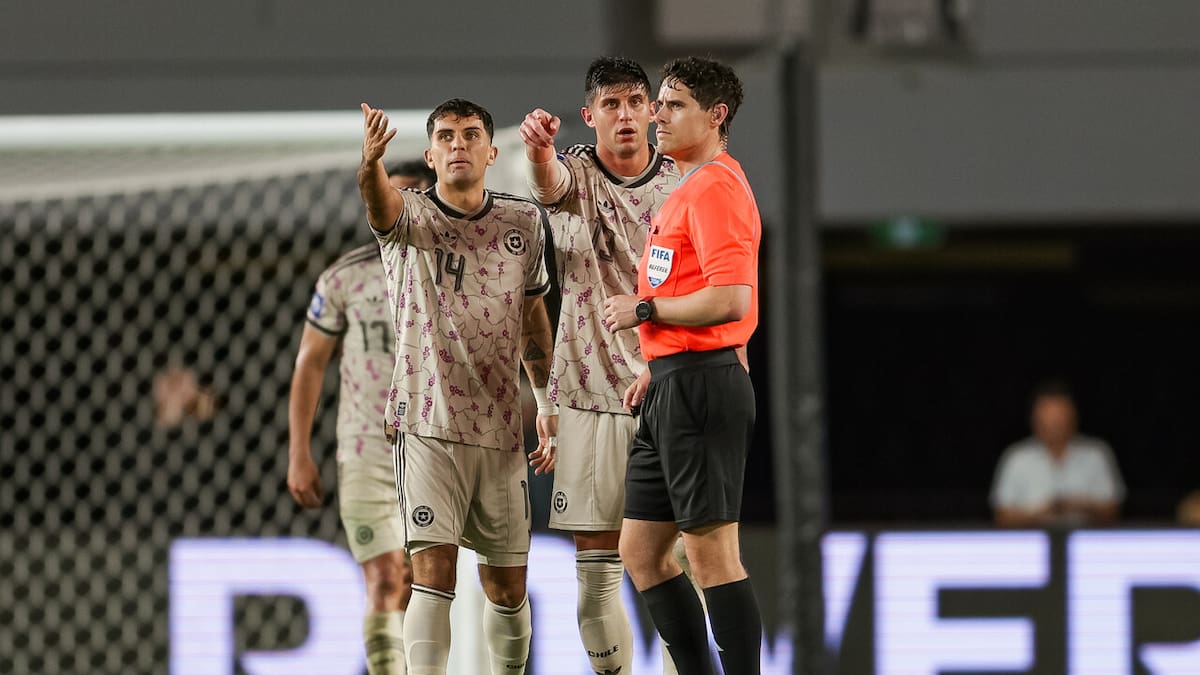 Desconvocan a jugador de La Roja y Nicolás Córdova llama a Ignacio Saavedra de emergencia