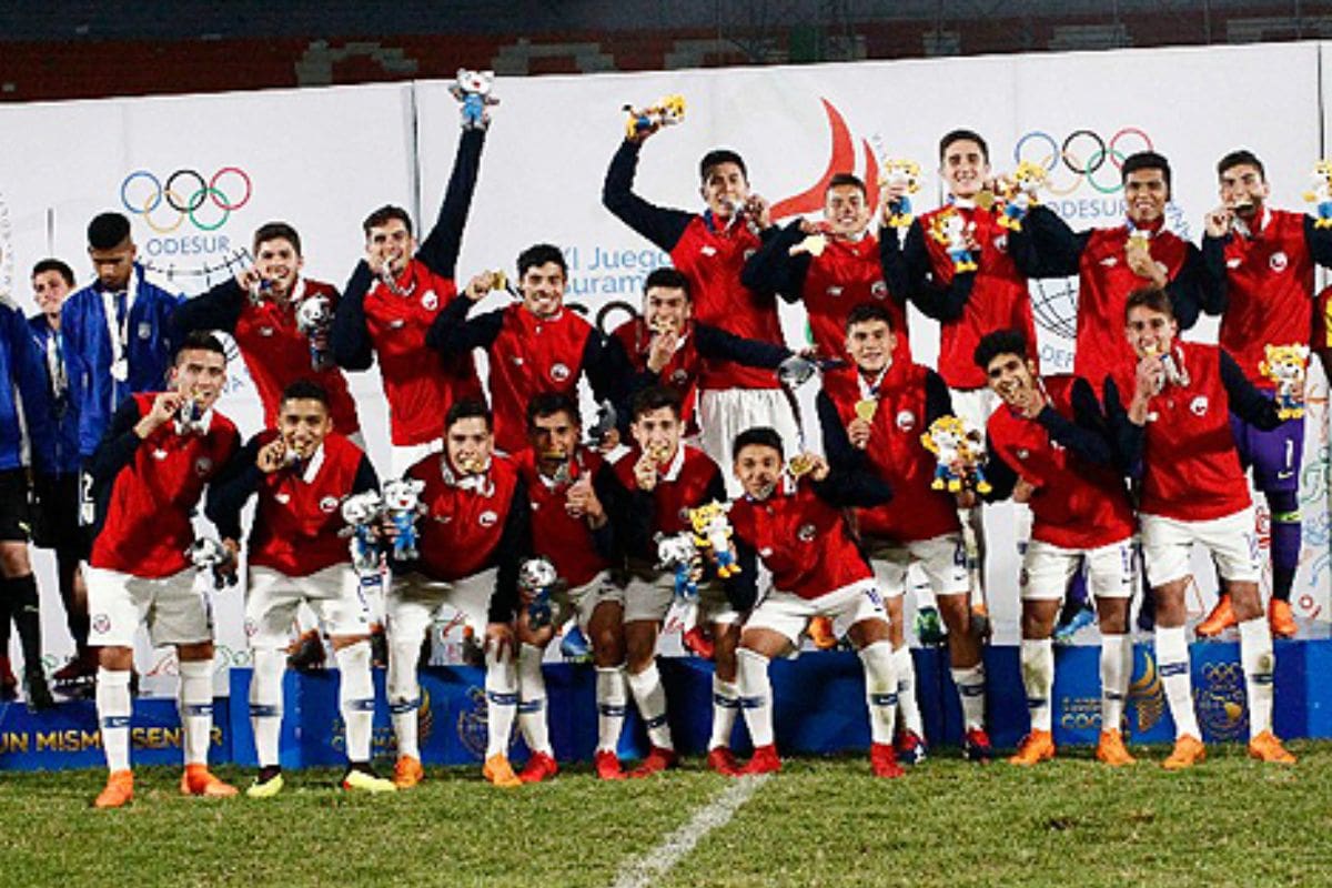La Roja celebra el título en Cochabamba.