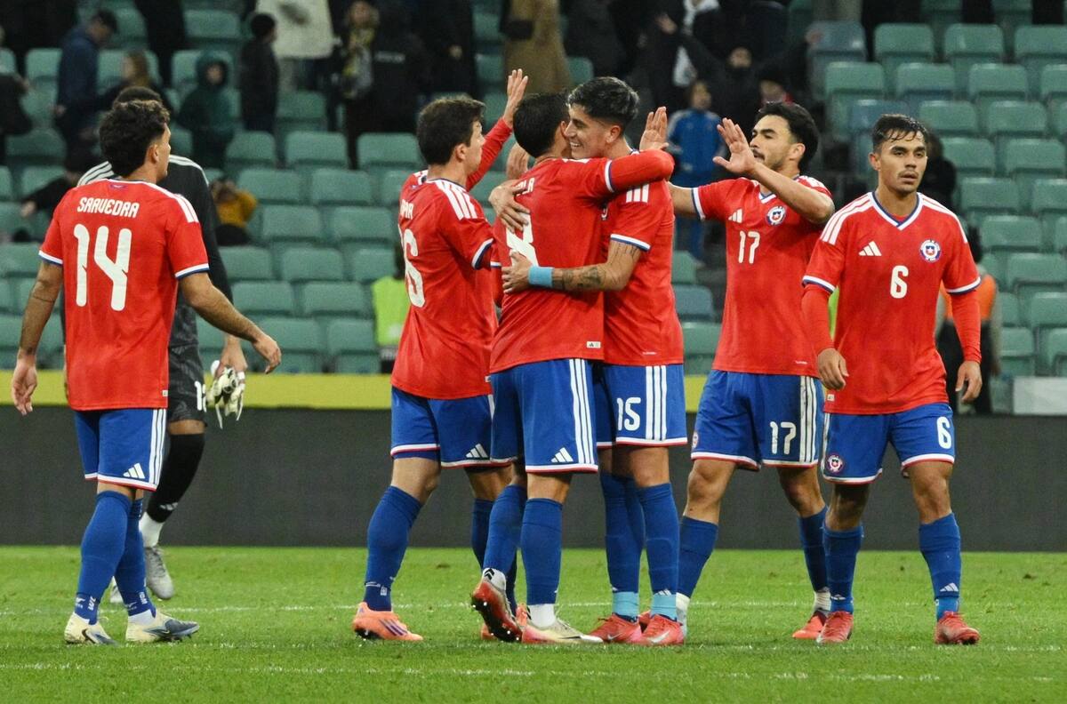 “Vamos sobre la marcha buscando nuevos jugadores para La Roja. Estamos obligados a construir desde cero”