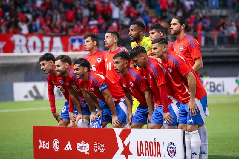 El equipo nacional que se presentó en La Florida y ganó a Perú 2 a 1. Crédito: Photosport
