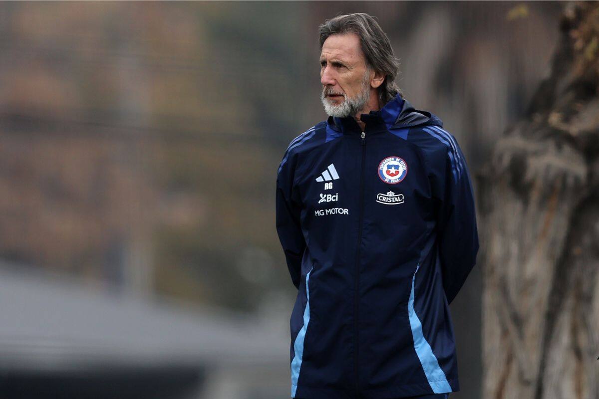 Ricardo Gareca comanda la práctica de este martes en Juan Pinto Durán. Foto: Agencia Aton.