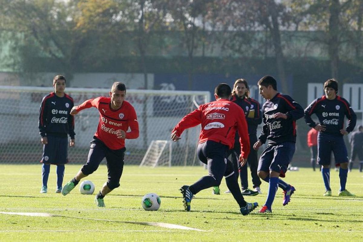 Un entrenamiento de sparrings de La Roja de Sampaoli...