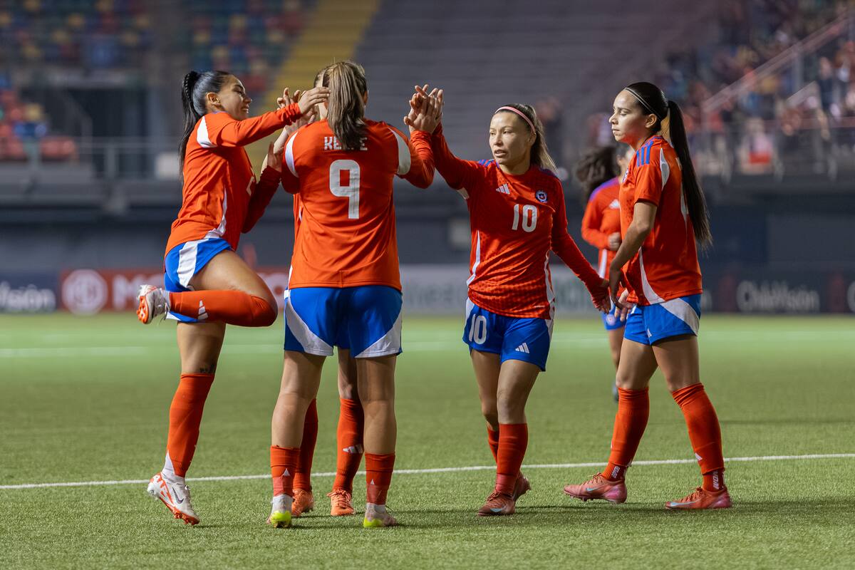 Selección Chilena Femenina en el duelo amistoso frente a Bolivia. Foto: Felipe Escobedo.