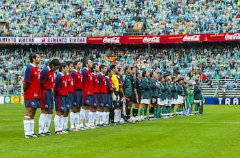 Jugó dos Eliminatorias con la Selección Chilena y festejó con foto de Augusto Pinochet el triunfo de José Antonio Kast