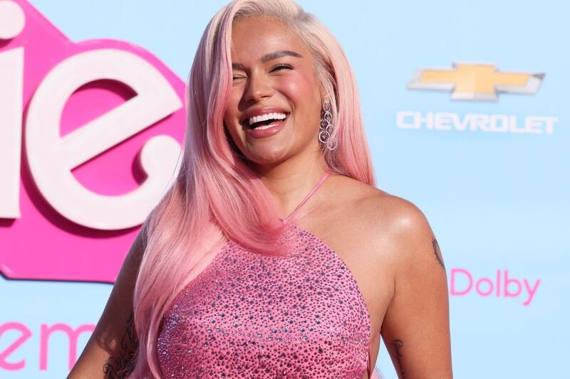 Selena Gómez festeja su cumpleaños con temática de Barbie junto a Karol G