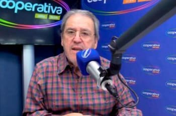 Entre aplausos y lágrimas: Así fue la despedida de Sergio Campos en Radio Cooperativa
