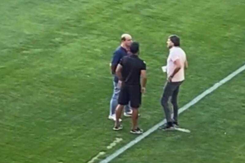 Sergio Gioino fue increpado por el público en el Estadio Nelson Oyarzún.