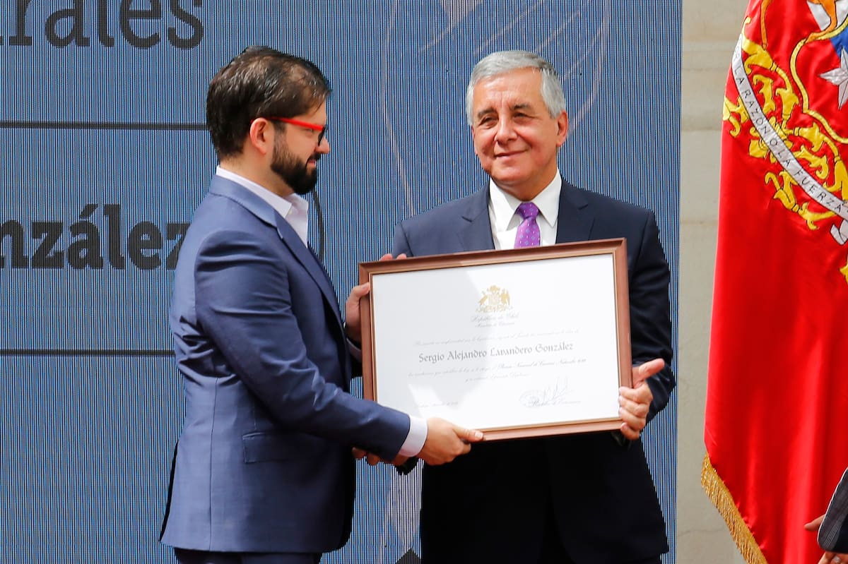 Candidato a rector de la Universidad de Chile, junto al Presidente Boric. Agencia Aton