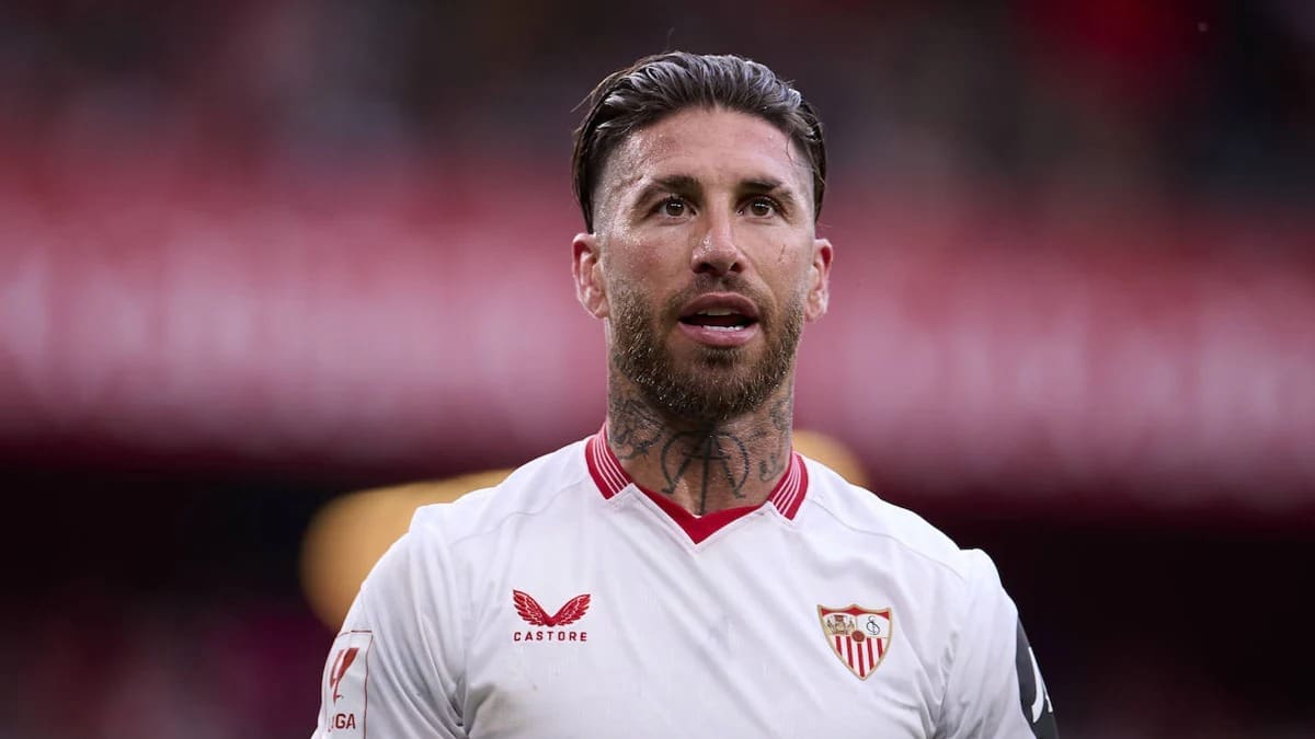 Con una “trampa”: revelan la millonaria oferta de Sergio Ramos para comprar al Sevilla de Alexis y Suazo