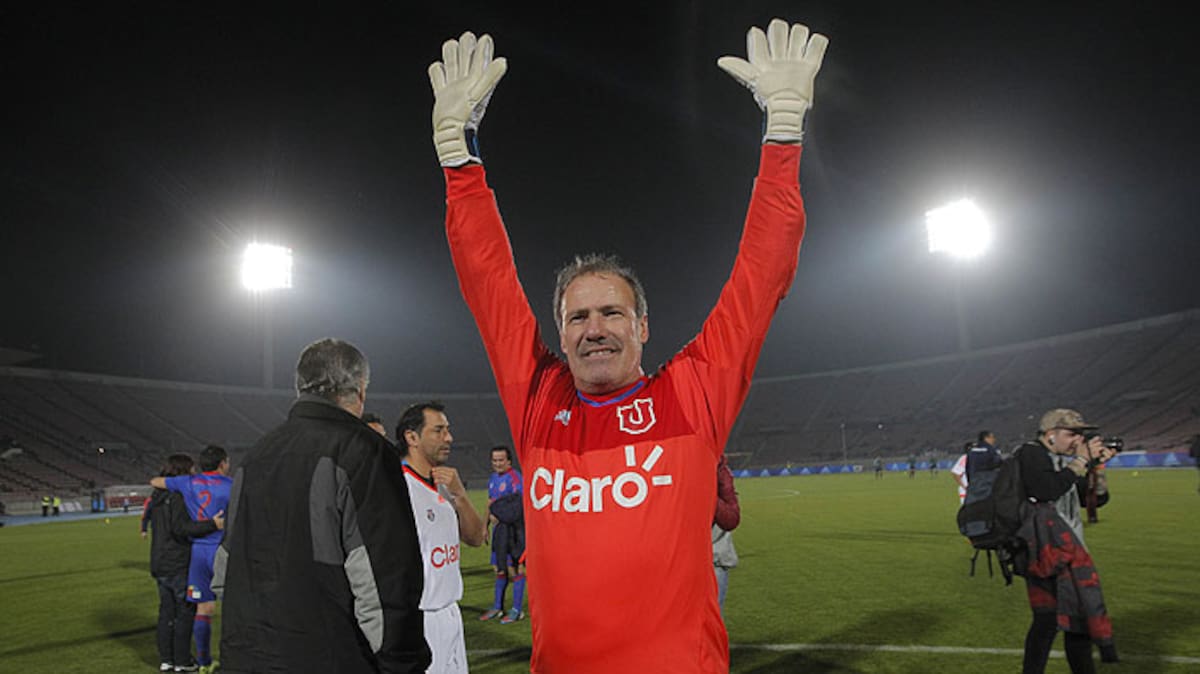 El Superman de la U no alcanzó a brillar en La Roja. Foto: Emol.