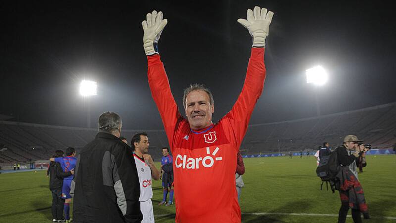Sergio Vargas, uno de los mejores arqueros en la historia de la U. Foto: Emol.