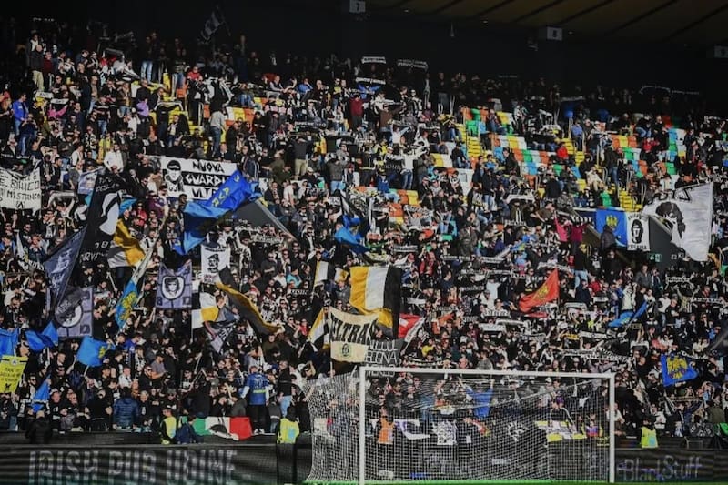 Los hinchas han acompañado a Udinese esta temporada. Foto: Instagram Alexis Sánchez.