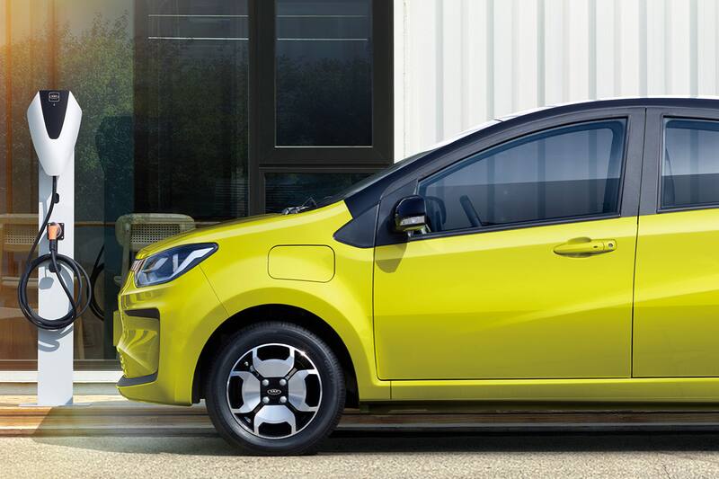 ofició a automotora por venta de vehículo que no es compatible con estaciones de carga eléctrica en el país.