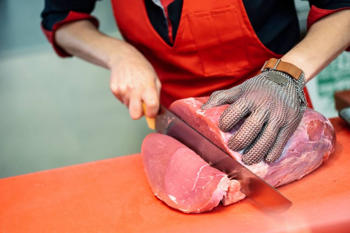 Supermercado vendía carne en mal estado.
