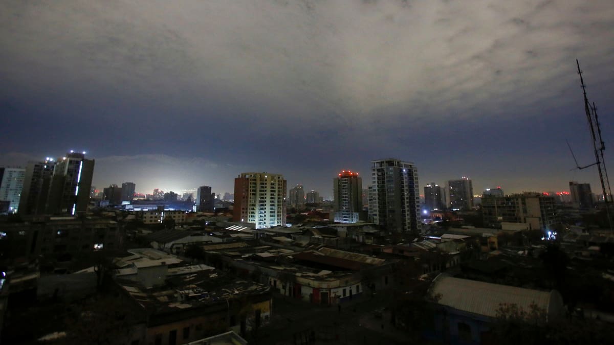 SERNAC demanda a Interchile y Transelec por mega corte de luz que afectó a 19 millones de personas