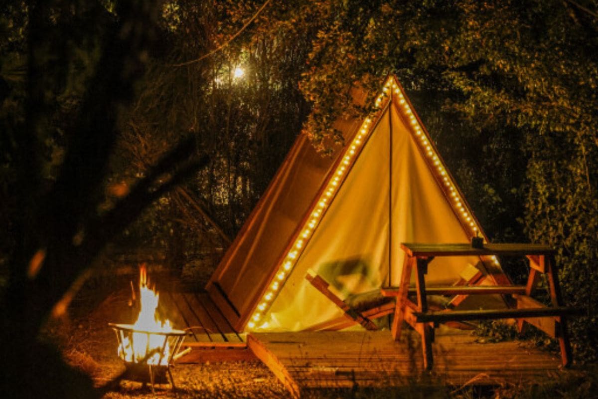Ofrece campings y glamping de distintos modelos, tamaños y precios.
Créditos: Serrania Maipo.