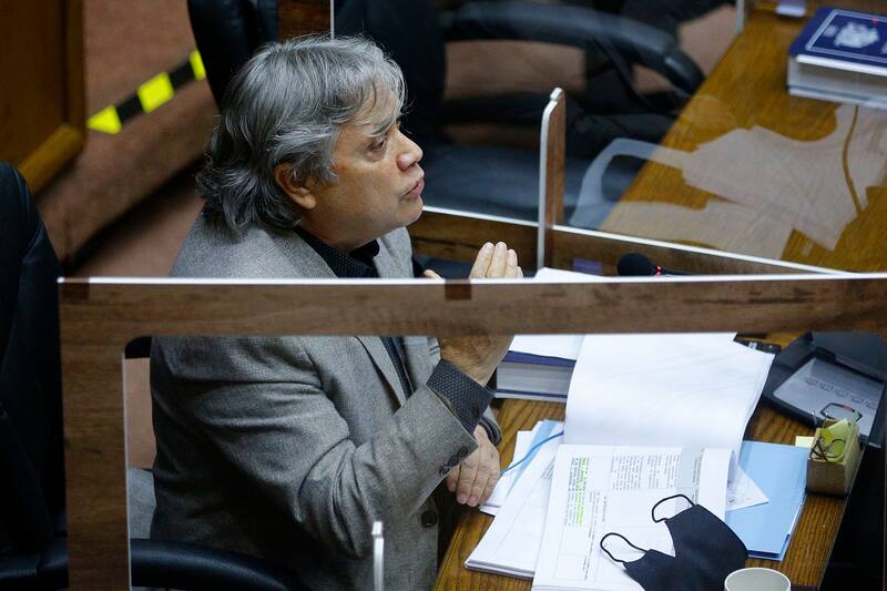 Valparaiso, 14 de octubre 2020
El senador Alejandro Navarro participa de la sesion del Senado en la que se discute el veto del proyecto que crea el servicio de proteccion de la niñez.
Raul Zamora/Aton Chile