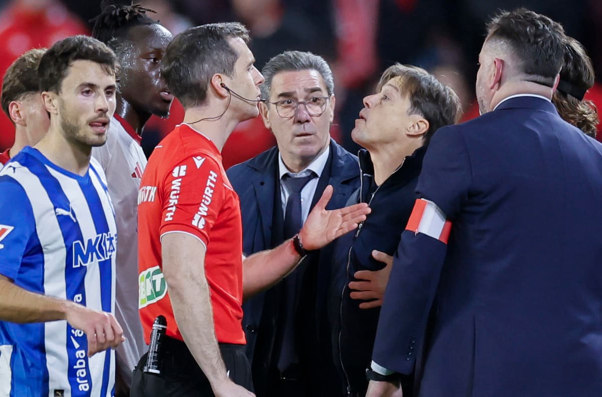 DT del Sevilla se expone a durísima sanción y se perdería el Derbi contra el Betis de Pellegrini