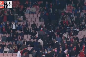 VIDEO | Explotó todo en el Sevilla de Alexis Sánchez: pifias para la directiva y espalda al equipo
