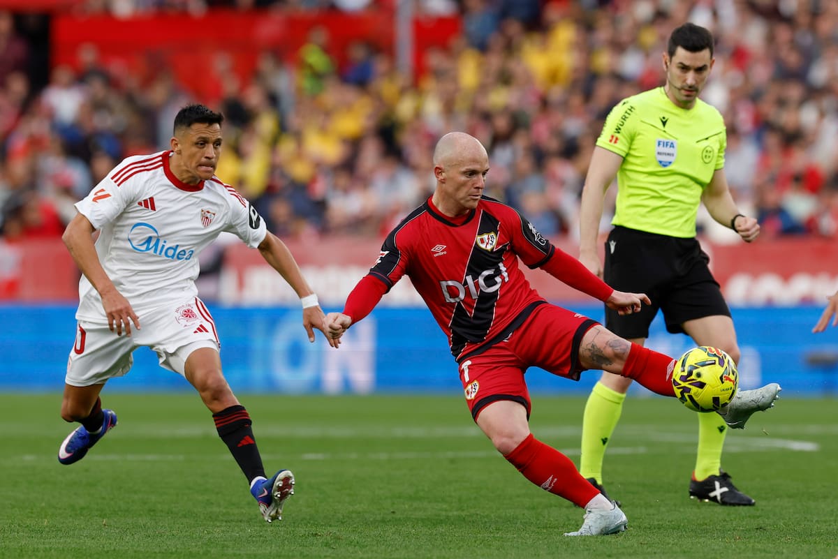 Pelea el descenso en España. Foto: EFE.