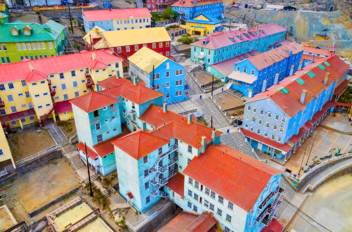Parece sacado de una película: la impresionante ciudad fantasma que puedes visitar en la Región de O’Higgins