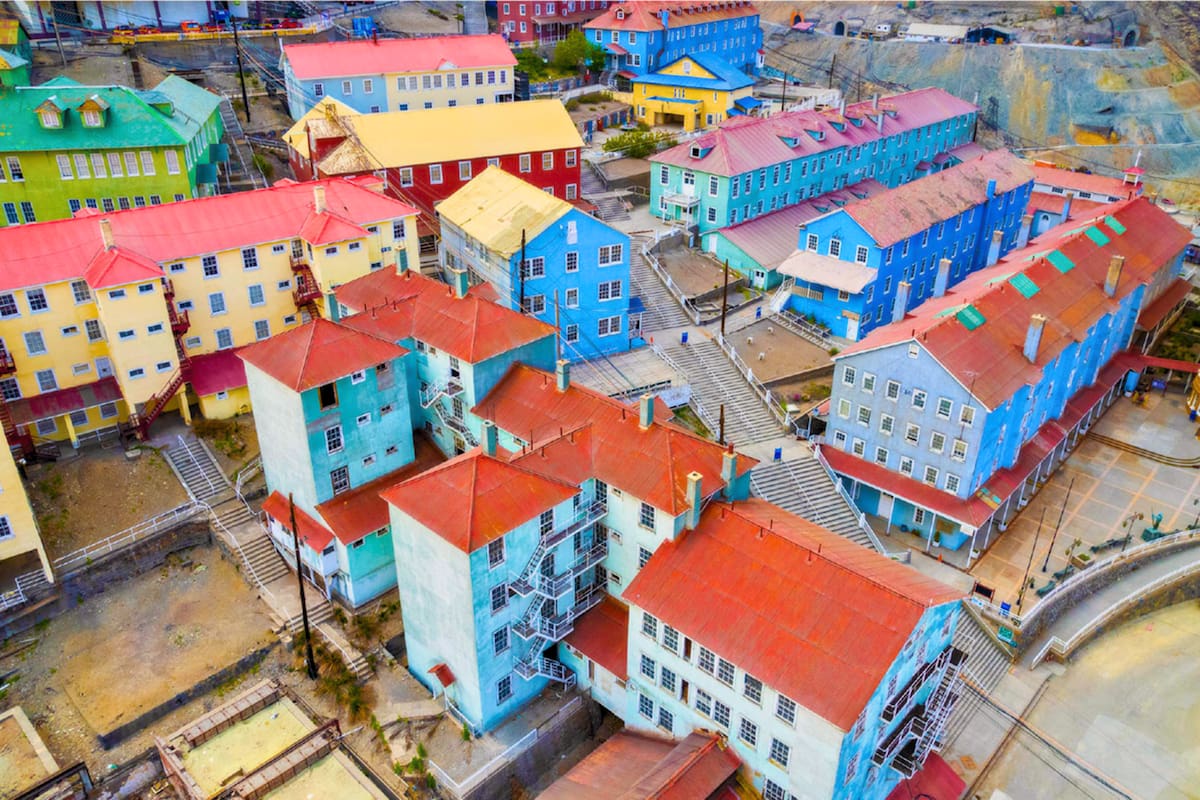 La ciudad fantasma de colores que llama a ser visitada en otoño. Foto: Fundación Sewell.