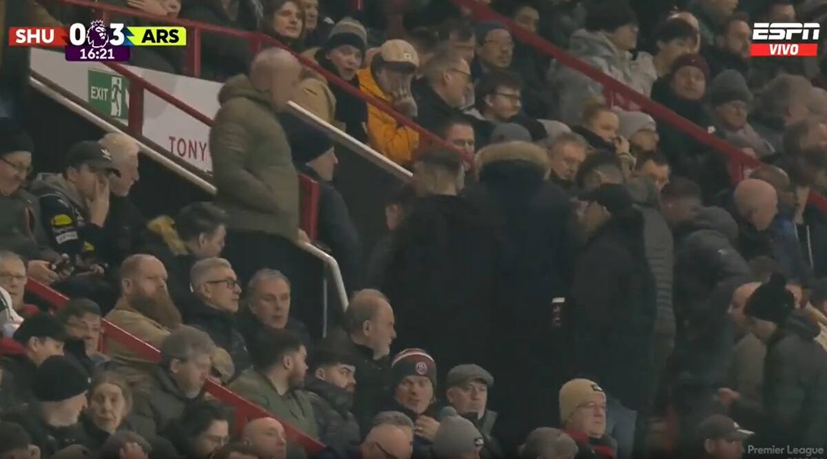 sigue en caída libre en la Premier League y sus hinchas no perdonaron al equipo.