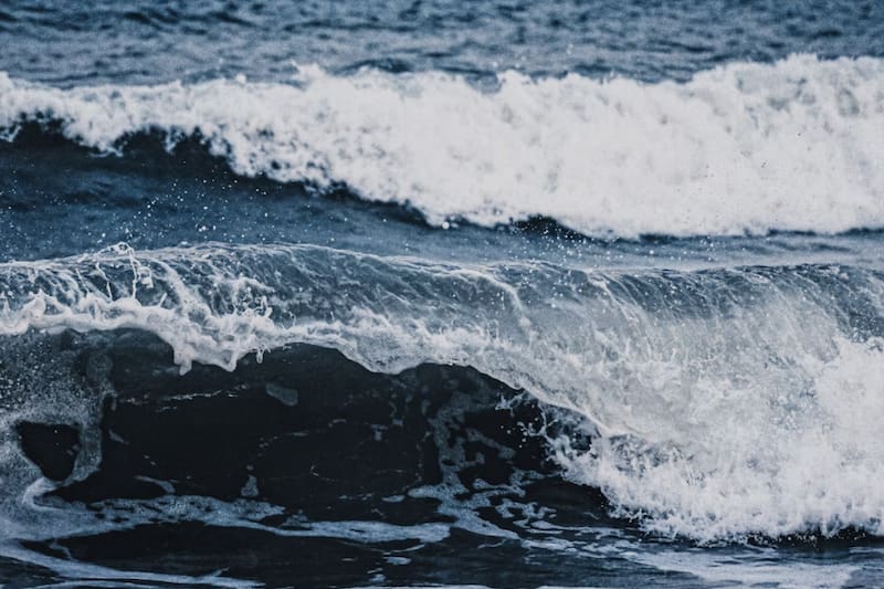 entrega una estimación del horario en que llegarán las olas.