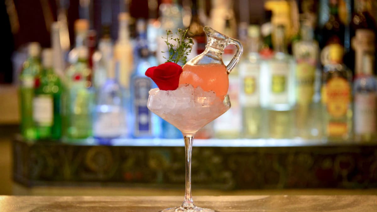 Fue elegido entre los mejores del mundo: el bar de Santiago que no puedes dejar de visitar este fin de semana