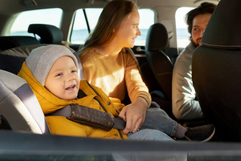 Revisa que sistema de retención infantil deben ocupar los menores de edad de acuerdo a la normativa actual.