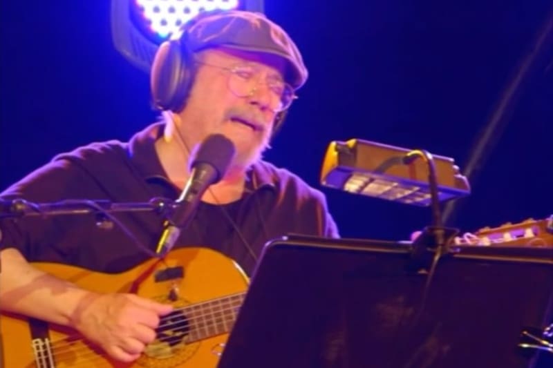 El cantante abrirá su gira latinoamericana en Chile.