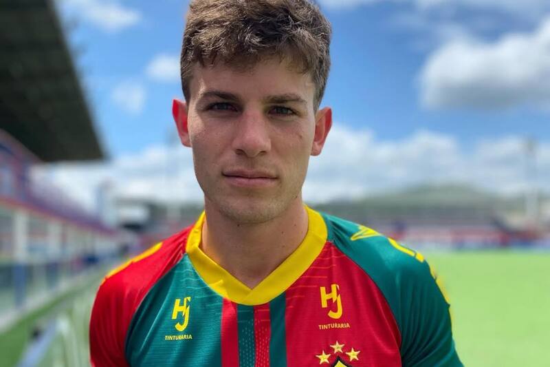 El Pitu, al ser presentado en Brusque FC. Foto: Instagram Frusque FC.