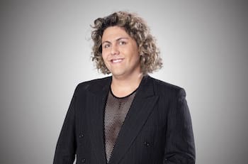 “Fui con mucho respeto y humildad”: Simón de la Costa habla de su debut en el mundo de los podcast con “Paraíso sin alas”