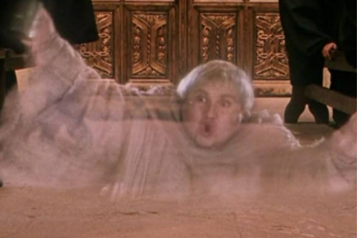 Uno de los papeles más recordados del actor es el del Fraile Gordo de Harry Potter y la Piedra Filosofal.