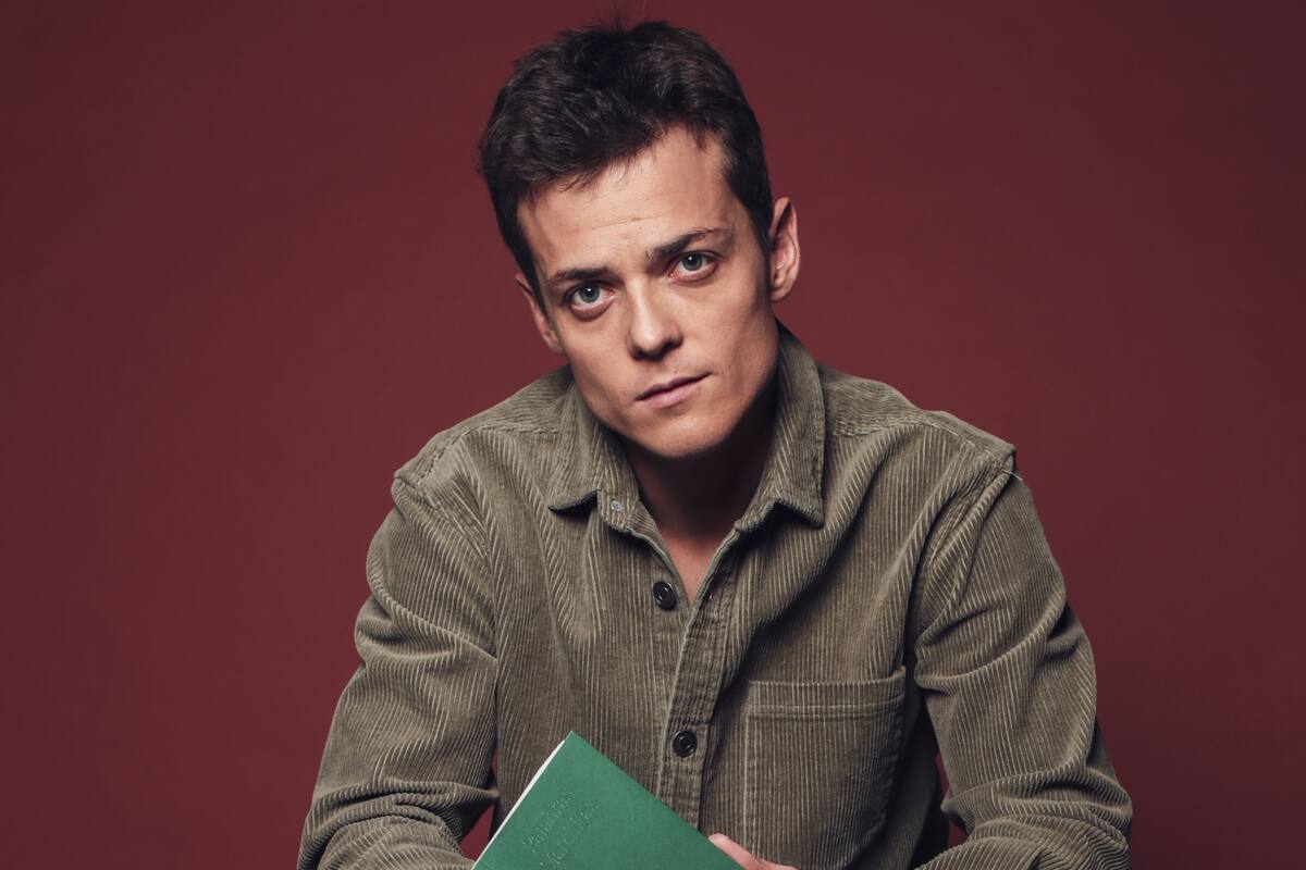 Simón Pesutic habla de su libro de poesías, "Palabras Marchitas"