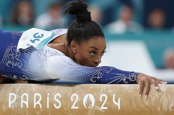 “Deberían callarse”: Las quejas de Simone Biles tras perder la final de barra de equilibrio en París 2024