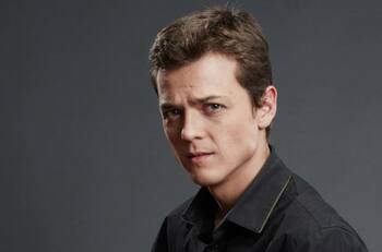 Este es el video que confirmaría el romance de Simón Pešutić con una reconocida actriz chilena