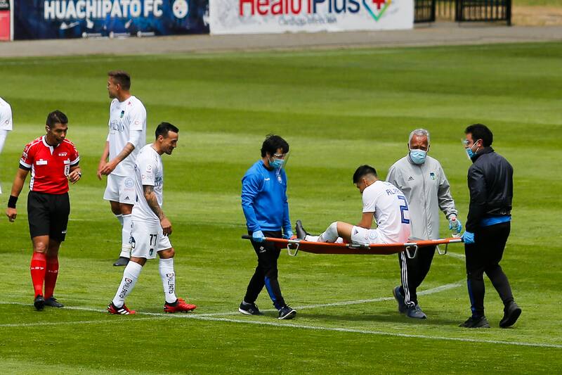 "Desde el año anterior estamos instruyendo a los árbitros que las simulaciones sean sancionadas, aunque no necesariamente se registren en el área", afirma Tobar.