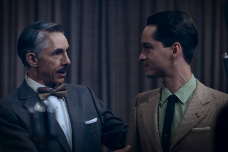 Ya está disponible la serie biográfica de Chespirito.