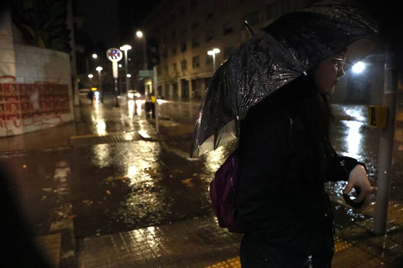 El meteorólogo aclaró cómo serán las lluvias y el viento durante las próximas horas.
