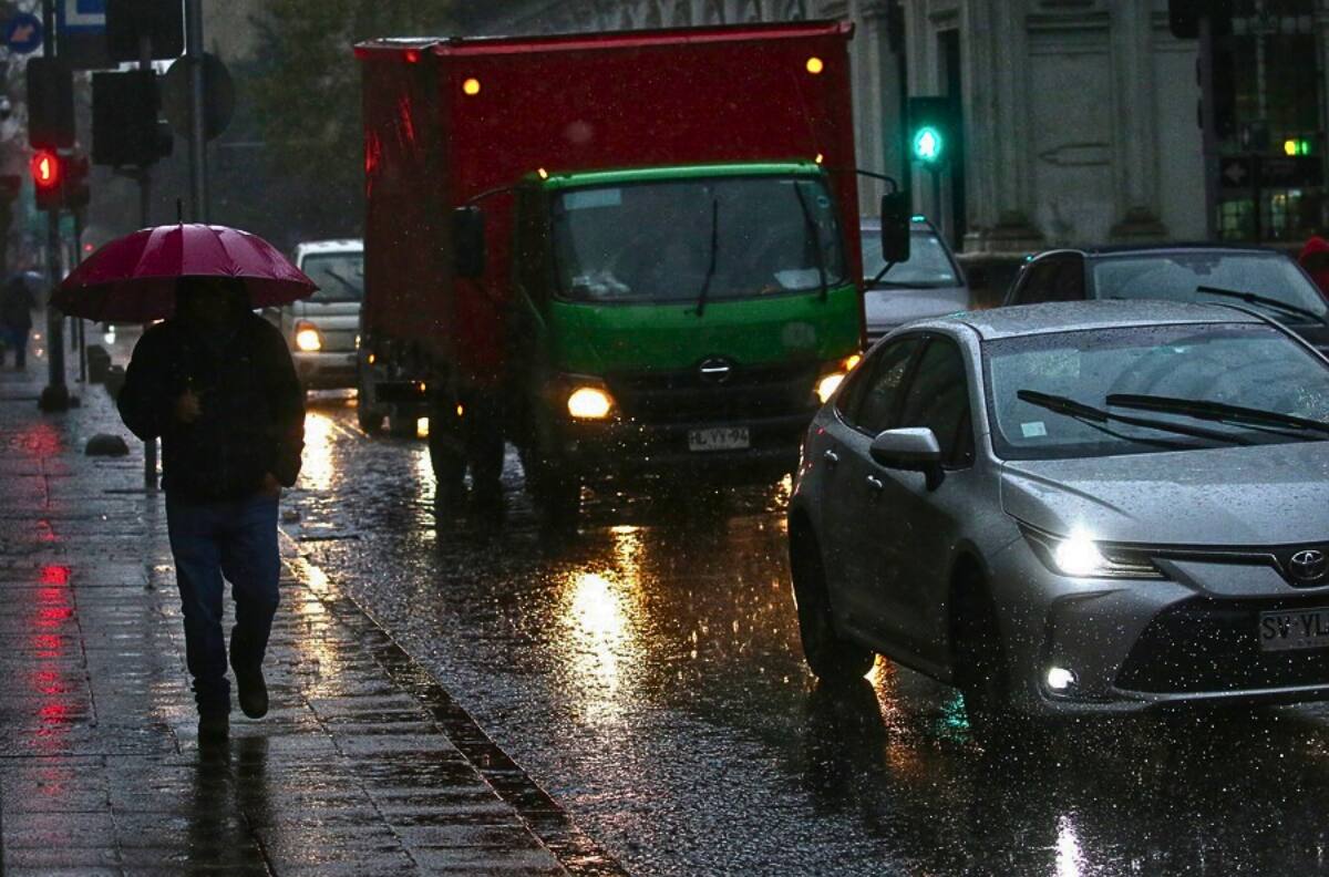 DMC emite aviso de intensas lluvias y vientos en tres regiones del sur para este fin de semana