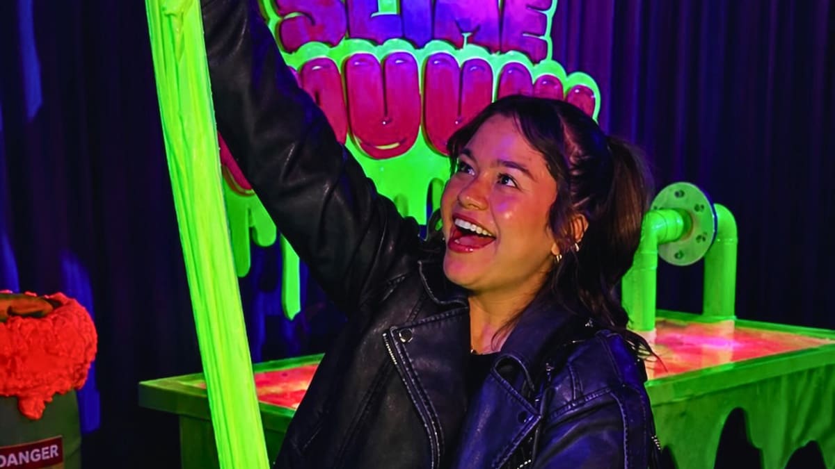 Panorama con slime en Santiago: novedosa experiencia en que se puede jugar y hasta sumergir los pies en masa