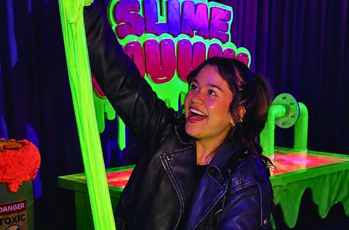 Panorama con slime en Santiago: novedosa experiencia en que se puede jugar y hasta sumergir los pies en masa