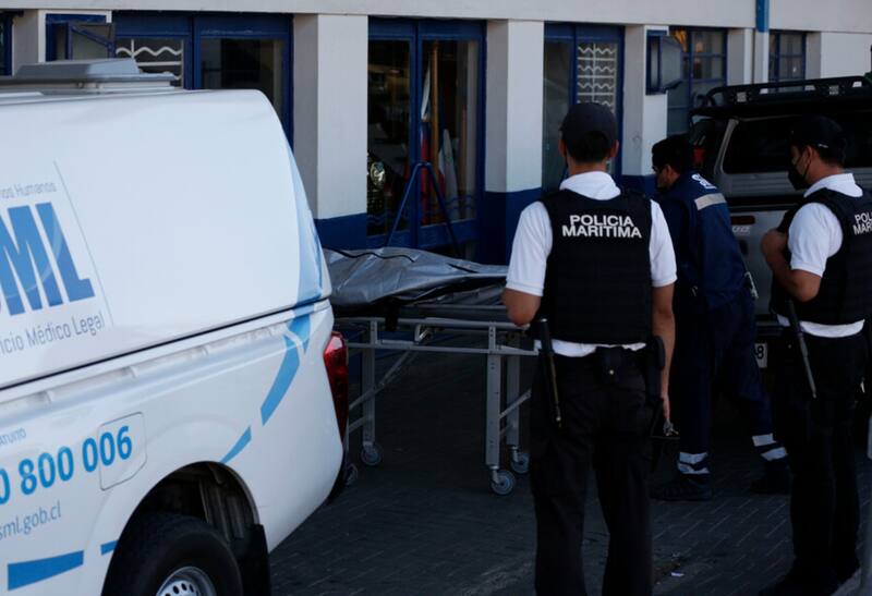 Un cuerpo en avanzado estado de descomposición fue encontrado por un lugareño en Playa Ancha en Valparaíso, envuelto en frazadas y bolsas. | Foto: ATON / Raúl Zamora