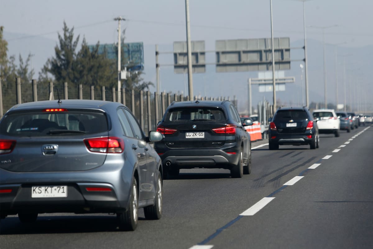 El seguro es obligatorio para todos los vehículos motorizados que circulan en Chile, entregando coberturas ante los accidentes viales y los daños que estos puedan ocasionar. Créditos: Marcelo Hernández/ATON Chile.