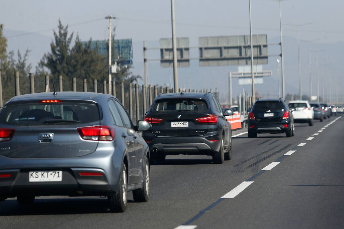 El seguro es obligatorio para todos los vehículos motorizados que circulan en Chile, entregando coberturas ante los accidentes viales y los daños que estos puedan ocasionar. Créditos: Marcelo Hernández/ATON Chile.